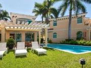 Casa en Venta en Marina Vallarta a pie de PLAYA en coto...