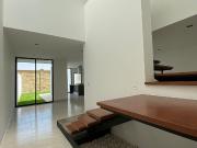Casa en Venta en Mayorazgo frente a área verde amplio jardín