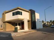 Casa en Venta en Mazatlán en Real del Valle Coto 8 Esquina!
