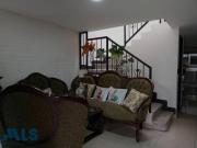 Casa En Venta En Medellin En Aliadas V320789