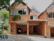 Casa En Venta En Medellin En El Campestre V321525