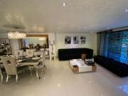 Casa En Venta En Medellin En Laureles V176057