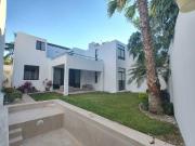 Casa en venta en M?rida, Cholul, con 8 paneles solares,...