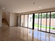 CASA EN VENTA EN MÉRIDA, CHOLUL, PRIVADA PARQUE NATURA,...