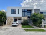 CASA EN VENTA MÉRIDA, 4 RECÁMARAS CON AMENIDADES EN CHOLUL