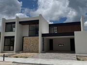 Casa en venta en Mérida de 5 recámaras en privada...