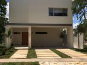 CASA EN VENTA EN MERIDA, EN PARQUE CENTRAL, PREVENTA