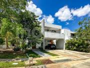 Casa en Venta en Mérida en Privada Parque Natura, Sitpach