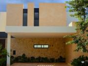 CASA EN VENTA EN MÉRIDA EN PRIVADA PLENUM, CON 4...