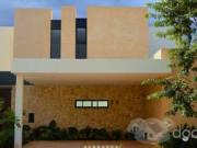 CASA EN VENTA EN MÉRIDA EN PRIVADA PLENUM, CON 4...