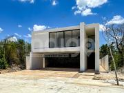 Casa en Venta en M?rida en Privada Provincia con Campo...