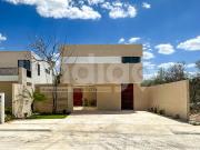 Casa en Venta en M?rida en Privada Provincia con Campo...
