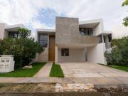 CASA EN VENTA EN MERIDA, PARQUE CENTRAL CHOLUL