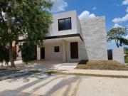Casa en Venta en Mérida, Privada Entre Parques, Tixcuytun 44