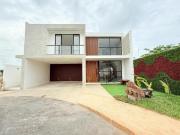 CASA EN VENTA EN MERIDA, SITPACH EN PRIVADA, ENTREGA...