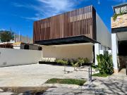 CASA EN VENTA EN MERIDA, SUPER EQUIPADA EN PRIVADA CON...