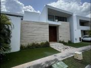 Casa en venta en Mérida YCC club de Golf YCC 5 recámaras