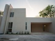 Villa de 3 recámaras en Venta, Cholul, con Piscina y 190...