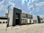 CASA EN VENTA EN METEPEC CON 5 RECAMARAS CON BAÑO SALIDA...