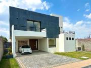 Casa en venta en Metepec en fraccionamiento con gran jardin