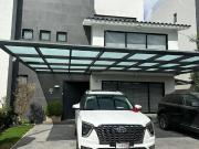 Casa En Venta en Metepec fraccionamiento Ibiza Diseño único