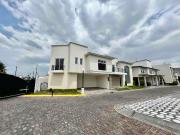 CASA EN VENTA EN METEPEC ZONA DE GALERÍAS LISTA PARA...