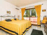 Casa en venta en Mijas, Calahonda. Amplia villa familiar...