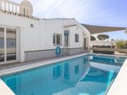 Casa en venta en Mijas, Calahonda. Villa junto al mar!....