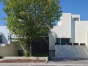 Casa en Venta en Misión Concá | Vista Panorámica y 3 Niveles