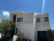 CASA EN VENTA EN MISION DEL VALLE CON JARDIN