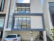 Casa en venta en Moncayo con jardín plano, rooftop y 3...