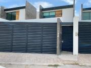 CASA EN VENTA EN MONTEBELLO, MÉRIDA CERCA DE HOSPITALES...