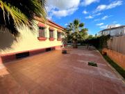 Casa en venta en Montequinto, Condequinto. Chalet en...