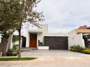 Casa en Venta en Monterra con vista a la Ciudad Casa en Venta en Monterra con vista a la Ciudad