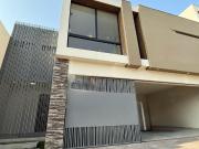 Casa en Venta en Monterrey Zona Carretera Nacional