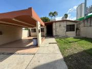 Casa en venta en Monterrey, zona Leones, con amplio...