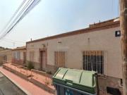 Casa en venta en Murcia, Zeneta. La casa da a tres...