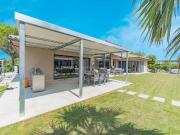 Casa en venta en Navata. Villa de alto standing en golf...