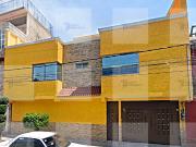 Casa en venta en Nezahualcóyotl, Estado de México