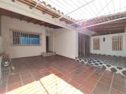 casa en venta en niza. Cod V27135