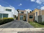 Casa en venta en Nueva Galicia con Recamara en planta...