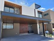 Casa en venta en Nuevo Refugio con acabados de lujo