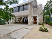 Casa en venta en Oasis del Yucatán country club, para...