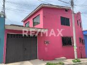 Casa en venta en Oaxaca: Dos viviendas independientes...