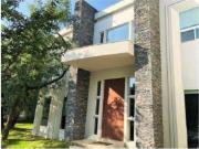 Casa en venta en Olinala, San Pedro Garza García, Nuevo León