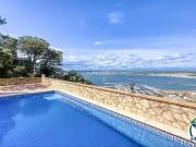 Casa en venta en Palau saverdera. Villa mediterránea con...