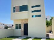 Casa en Venta en Paraiso del Sol, La Paz Moderna y Bien...