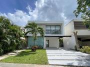 CASA EN VENTA EN PARQUE CENTRAL, CHOLUL, MÉRIDA