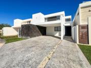 Casa en venta en PARQUE NATURA, de 4 recámaras, en...