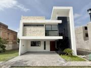 CASA EN VENTA EN PARQUE NAYARIT, ZONA LOMAS DE...